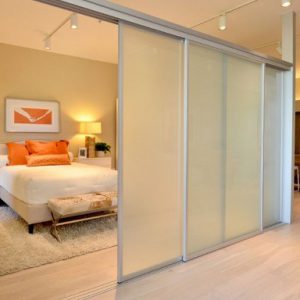 Lắp vách ngăn phòng ngủ nhôm kính - là giải pháp dễ dàng để tạo ra một không gian mới, tối ưu hóa không gian và cải thiện nội thất. Chúng tôi cam kết cung cấp dịch vụ lắp đặt vách ngăn phòng ngủ nhôm kính chuyên nghiệp, nhanh chóng và đảm bảo tiết kiệm thời gian của bạn.
