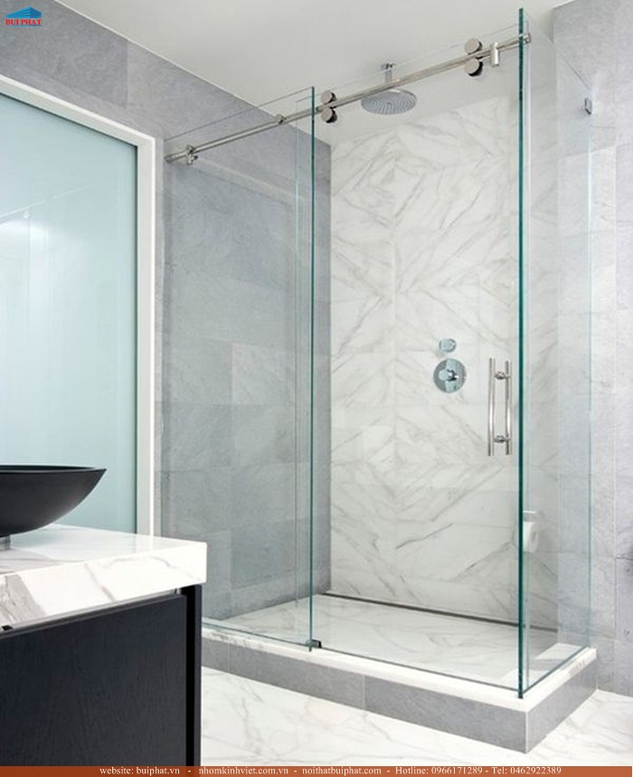 Cabin phòng tắm kính giúp bạn tận hưởng không gian tắm rộng rãi, đầy ánh sáng tự nhiên. Xem hình cabin phòng tắm kính để tìm hiểu và lựa chọn cho mình một không gian tắm ưng ý.